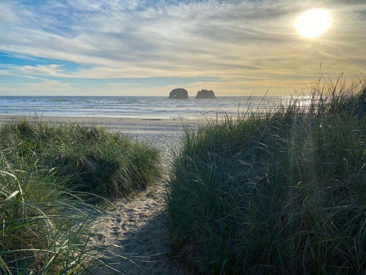 Rockaway Beach Vibes,Waterfront Oceanfront Rockaway Beach House Near Downtown,Wifi, Washer Dryer 외부 사진